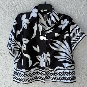 Worthington Satin Black and white Tropical button up top size Small